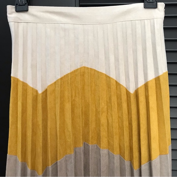 Zara Faux Suede Pleated Midi Skirt, Chevron Like Pattern, Size Small - Picture 2 of 10